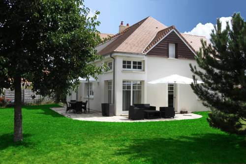 Magny-le-Hongre France Accommodation
